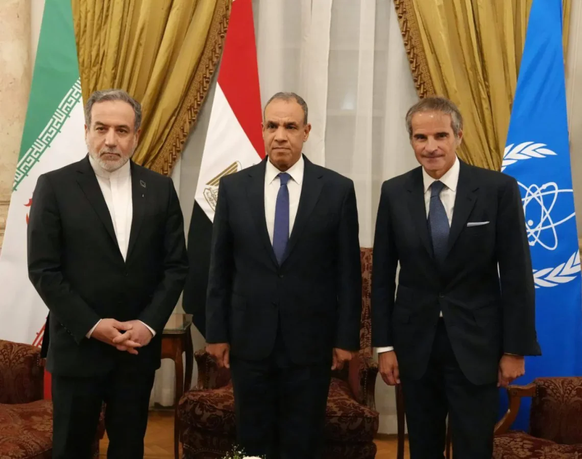 توقيع اتفاق بين إيران و”وكالة الطاقة الذرية”.. وطهران توجه الشكر للقاهرة