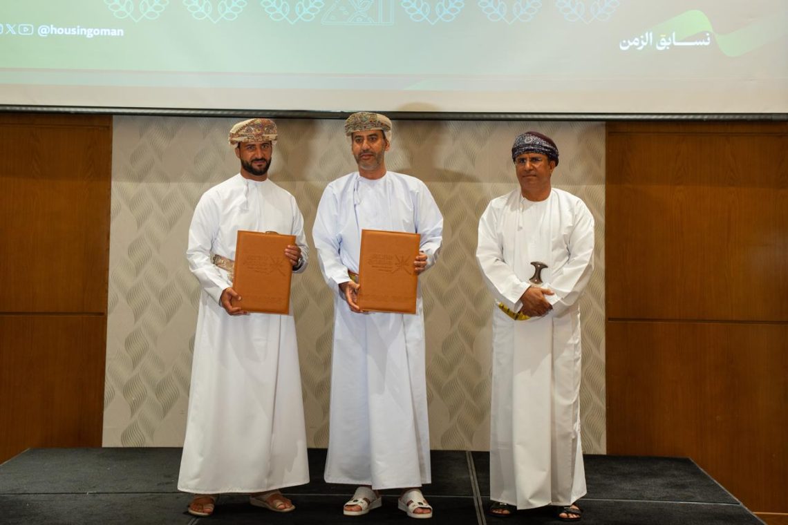 توقيع 13 عقد انتفاع زراعي بقيمة تتجاوز 2.7 مليون ريال لتعزيز الأمن الغذائي في الداخلية وجنوب الباطنة