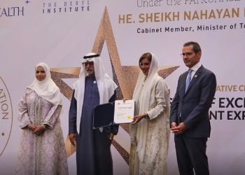 “الصحة” تفوز بالجائزة الذهبية في جوائز اتحاد المستشفيات العربية