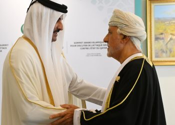 نيابة عن جلالته.. السيد شهاب يترأس وفد سلطنة عُمان في “قمة الدوحة”