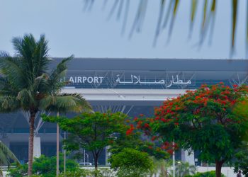 مطارات عُمان تؤكد انتعاش الحركة الجوية خلال موسم خريف ظفار 2025