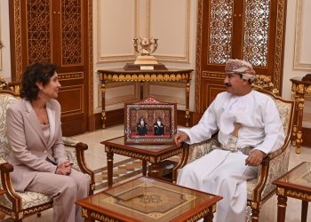 وزير المكتب السلطاني يستقبل سفيرة هولندا