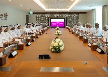 سلطنة عُمان وقطر تبحثان آفاق التعاون الاقتصادي والاستثماري