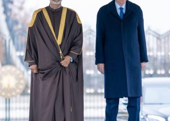 جلالة السلطان في مقدمة مستقبلي الرئيس التركي