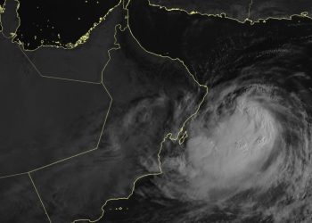 “الأرصاد”: تدفّق سحب وأمطار متفرقة مع تمركز الإعصار شاكتي شمال غرب بحر العرب
