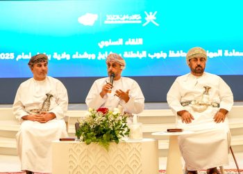 تفاصيل لقاء محافظ جنوب الباطنة مع أهالي بركاء لاستعراض المشاريع التنموية