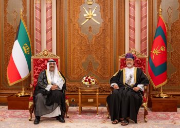 جلالة السلطان وأمير الكويت يعقدان لقاء أخويا بقصر البركة العامر