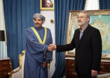 وزير الداخلية يلتقي أمين عام المجلس الأعلى للأمن القومي الإيراني بطهران