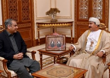 وزير المكتب السلطاني يستقبل مسؤولَيْن أذربيجاني وباكستاني