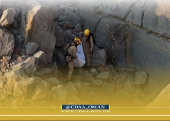 عاجل.. انتشال جثمان أحد الأشخاص من منطقة جبلية وعرة في خصب