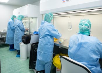 تدشين وحدة المحاليل الوريدية المركزية بمستشفى جامعة السُّلطان قابوس وفق أعلى معايير دولية