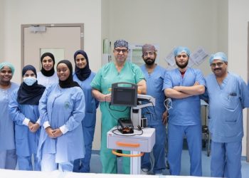 جهاز ليزر متطور يختصر الألم ومدة التعافي في مستشفى البريمي