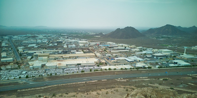 محافظة الداخلية تحقق نموًّا ملحوظًا في السجلات التجارية والتراخيص الصناعية