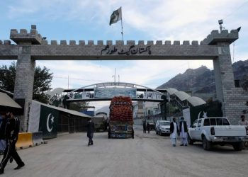 باكستان تغلق حدودها مع أفغانستان بعد تبادل لإطلاق نار