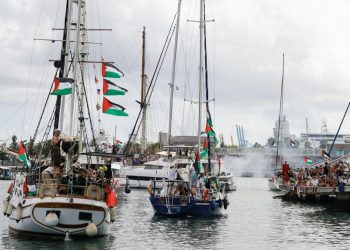 سلطنة عُمان تؤكّد حرصها على سلامة مواطنيها في “أسطول الصمود” وتعمل لضمان عودتهم