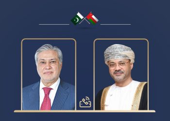 وزير الخارجية يبحث مع نظيره الباكستاني التطورات الإقليمية