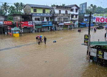 الفيضانات في سريلانكا تحصد أرواح أكثر من 120 شخصا