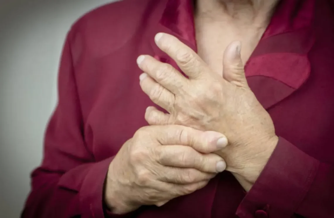 7 طرق لتخفيف آلام المفاصل في الشتاء