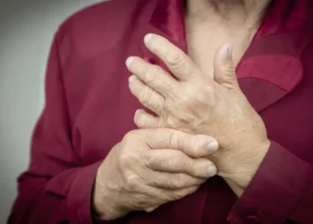 7 طرق لتخفيف آلام المفاصل في الشتاء