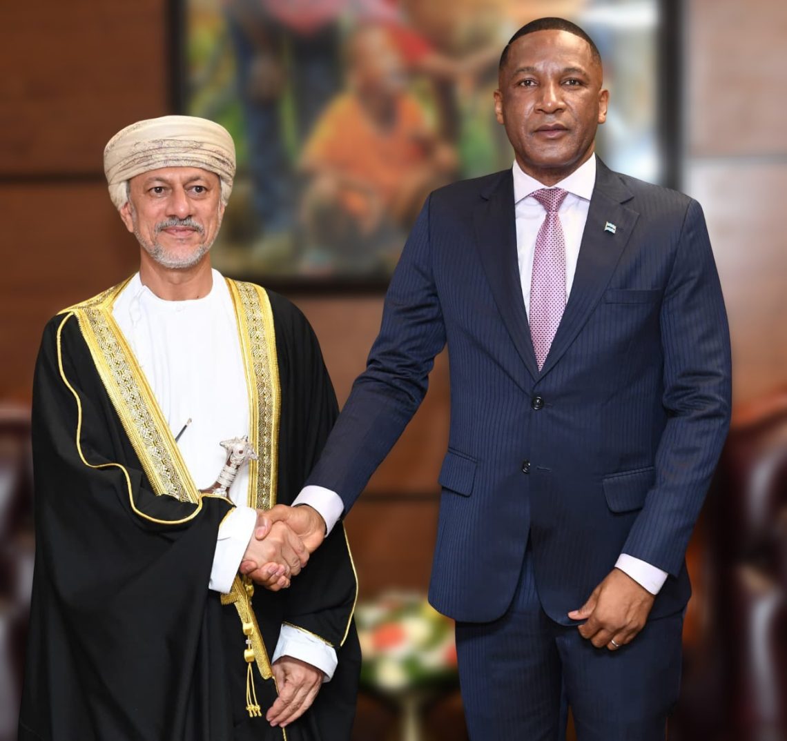 سلطنة عمان توقع 4 اتفاقيات مع بوتسوانا لتأسيس شراكة اقتصادية واستثمارية طويلة