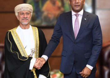 سلطنة عمان توقع 4 اتفاقيات مع بوتسوانا لتأسيس شراكة اقتصادية واستثمارية طويلة