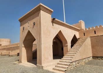 الانتهاء من صيانة سور آل هلال بولاية السويق