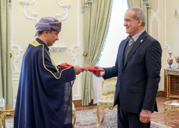 سفير سلطنة عُمان يقدّم أوراق اعتماده للرئيس الإيراني