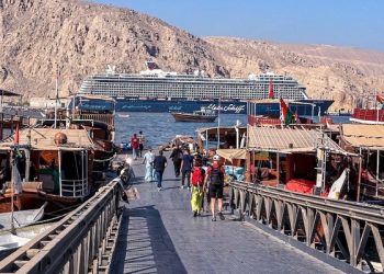 ميناء خصب يستقبل سفينة سياحية