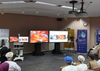 المستشفى السُّلطاني يُجري أول عملية في تخصُّص المسالك البولية عن بُعد