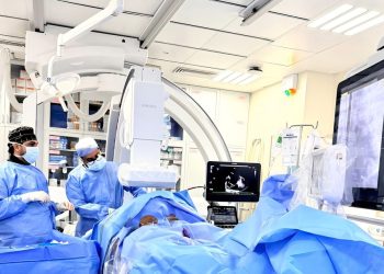 نجاح أول عملية لاستبدال الصمام ثلاثي الشرفات بالقسطرة في سلطنة عُمان  