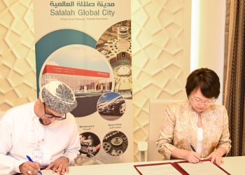 توقيع اتفاقية تمهّد لإنشاء أول مصنع سيارات في صلالة