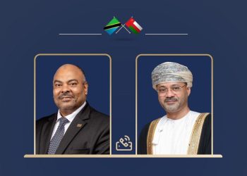 وزير الخارجية يؤكد لنظيره التنزاني دعم جهود تعزيز الاستقرار في تنزانيا والاحتكام إلى الحوار السلمي