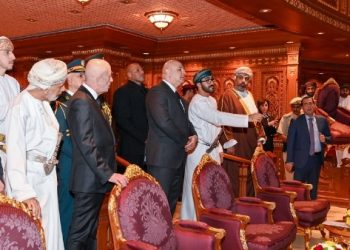بالصور.. الرئيس اللبناني يزور المتحف الوطني ودار الأوبرا السلطانية وجامع السلطان قابوس الأكبر