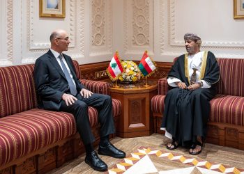 وزيرا داخلية سلطنة عمان ولبنان يناقشان تعزيز التنسيق بين البلدين