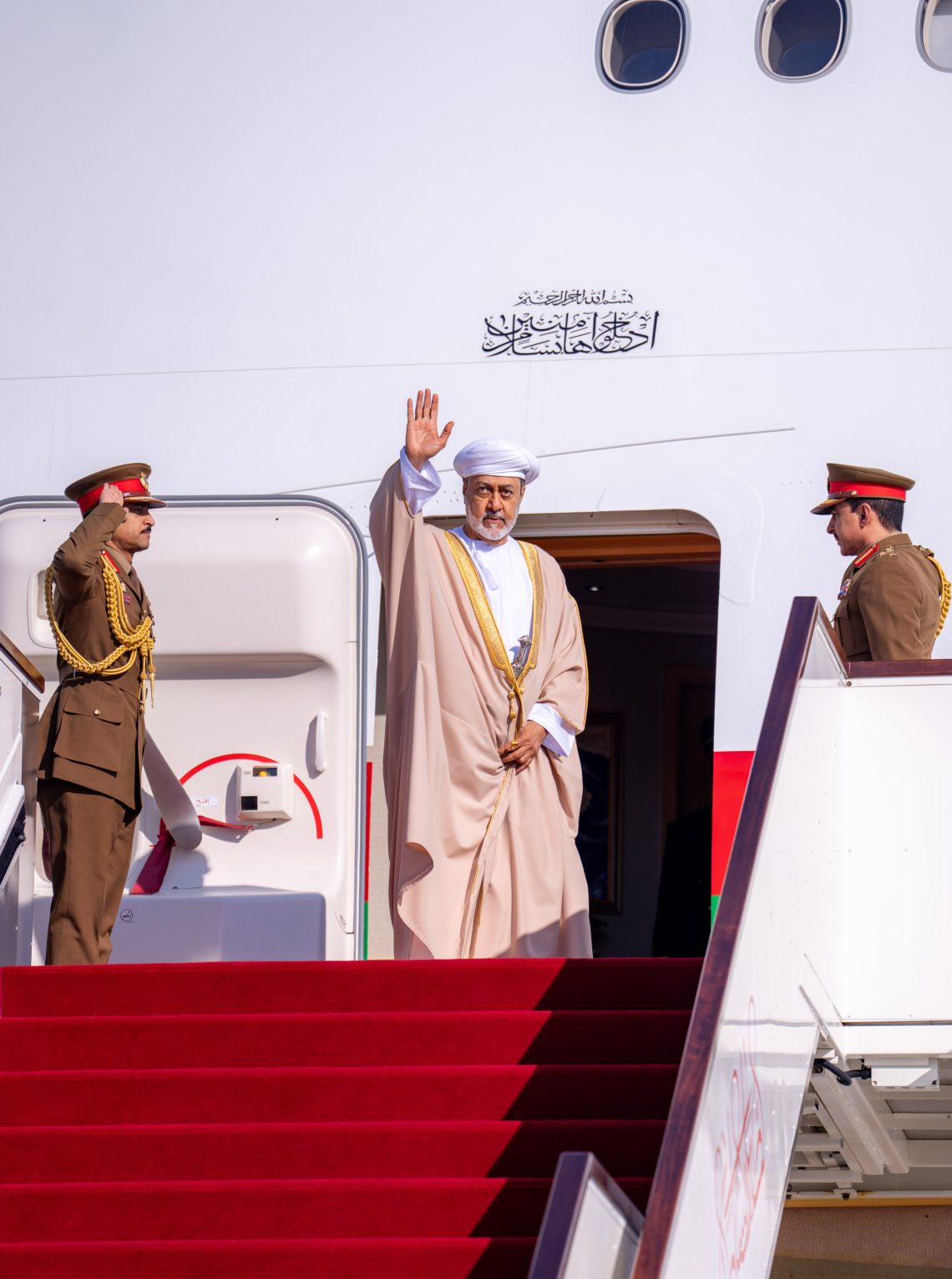 بالصور.. جلالة السلطان يتوجه إلى البحرين للمشاركة في “القمة الخليجية”