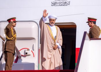 بالصور.. جلالة السلطان يتوجه إلى البحرين للمشاركة في “القمة الخليجية”