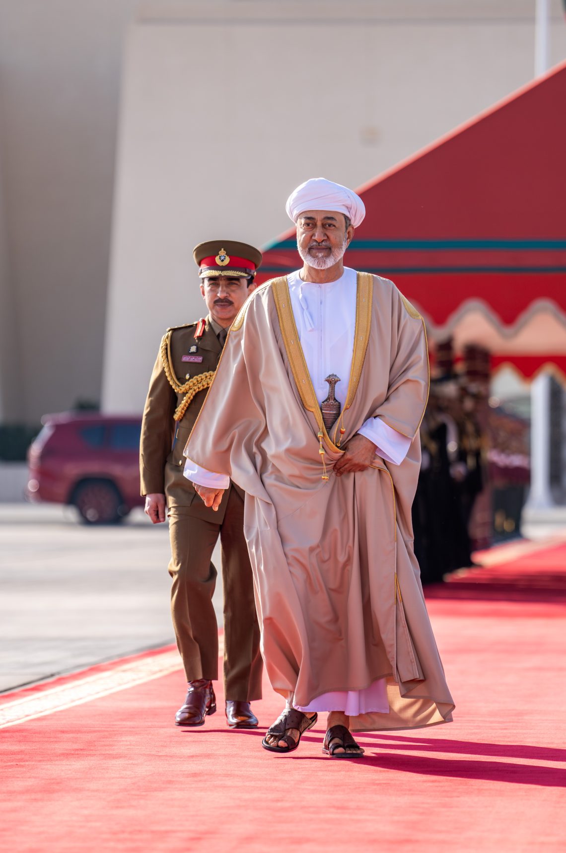 بالصور.. جلالة السلطان يتوجه إلى البحرين للمشاركة في “القمة الخليجية”
