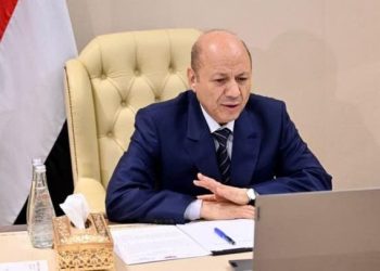 العليمي يطلب من القوات الإماراتية الخروج من أراضي اليمن خلال 24 ساعة