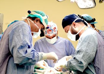 إجراء أوّل عملية موثَّقة في الشرق الأوسط لاستئصال تمدُّد شرياني بالمنظار بمستشفى خولة
