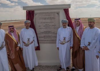 افتتاح مشروعين جديدين للطرق بالمنطقة الاقتصادية الخاصة بالدقم