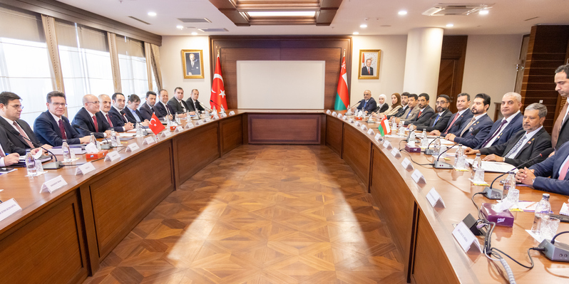 اللجنةُ العُمانيّة التركيّة المُشتركة تستعرض تعزيز التّبادل التجاري ورفع حجم الاستثمارات المشتركة