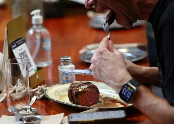 ماذا يحدث لجسمك عند التوقف عن تناول اللحوم؟