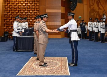 “الشريقي” يرعى حفل تسليم الشهادات الدراسية إلى الضباط الخريجين