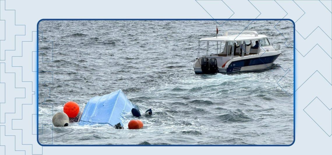 “الشرطة” تعلن وفاة 3 أشخاص بسبب انقلاب قارب سياحي