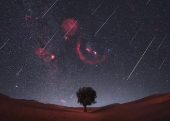 بهذه الأوقات.. سماء سلطنة عُمان تشهد زخة شهب الرباعيات