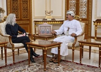 وزير المكتب السلطاني يستقبل مسؤولة أمريكيّة وسفير فلسطين