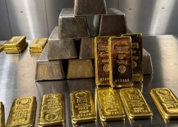 صعود أسعار الذهب والفضة لمستويات قياسية