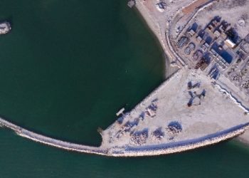 إنجاز أكثر من 80 % من مشروع تطوير ميناء الصيد البحري بريسوت بصلالة