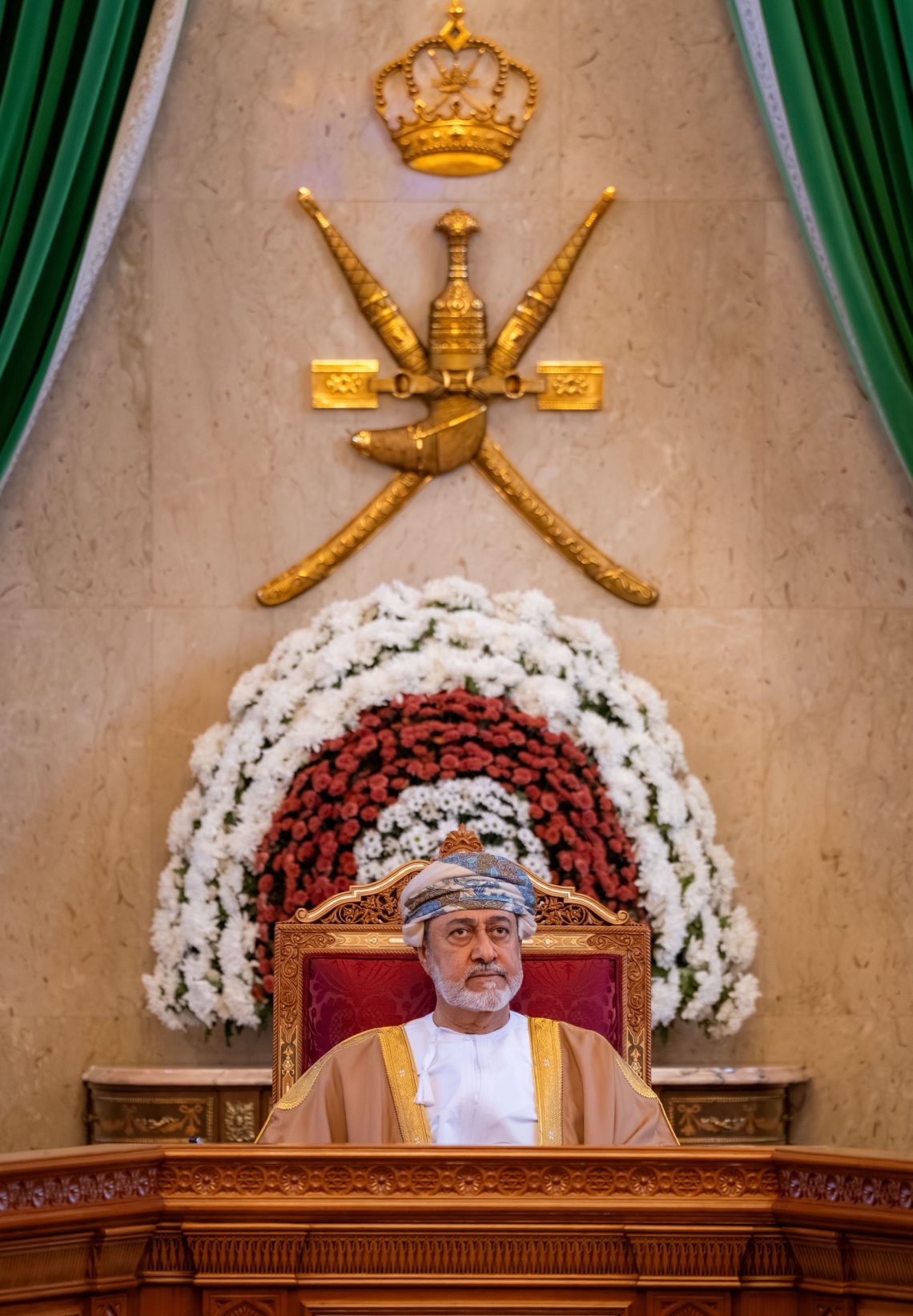 بالصور.. جلالة السلطان يترأس اجتماع مجلس الوزراء