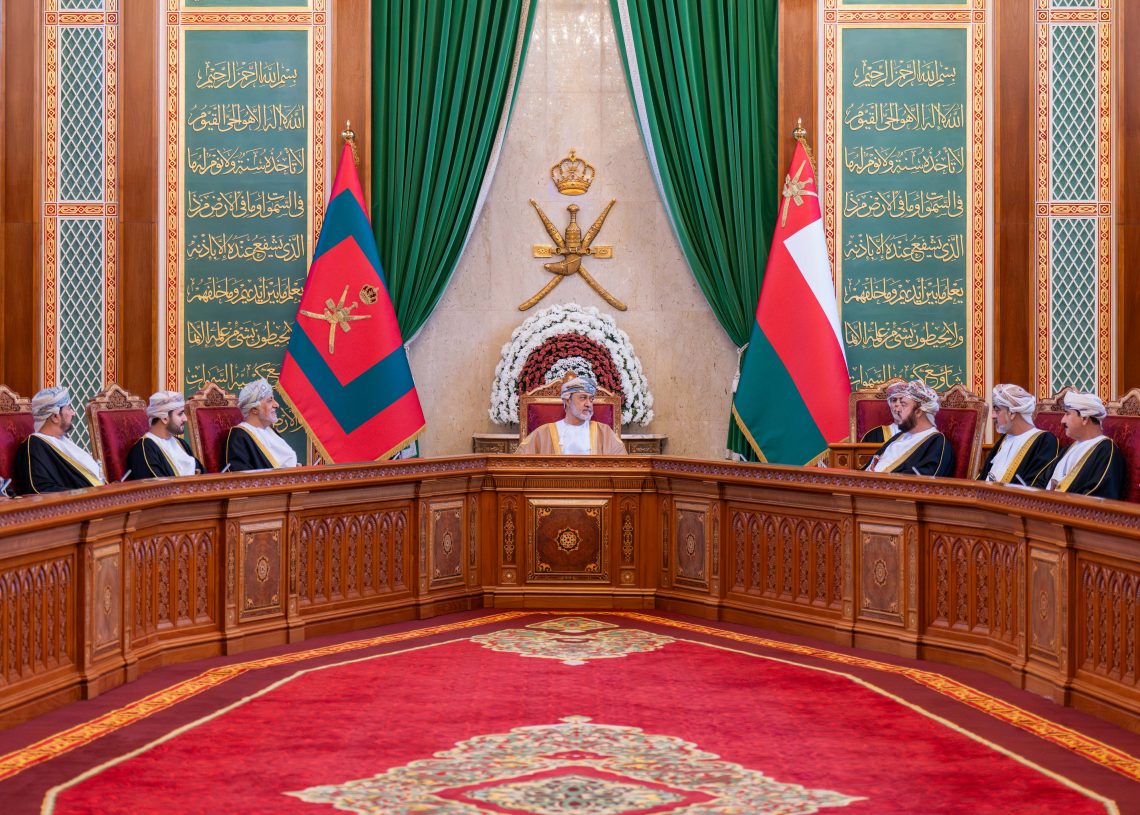 بالصور.. جلالة السلطان يترأس اجتماع مجلس الوزراء